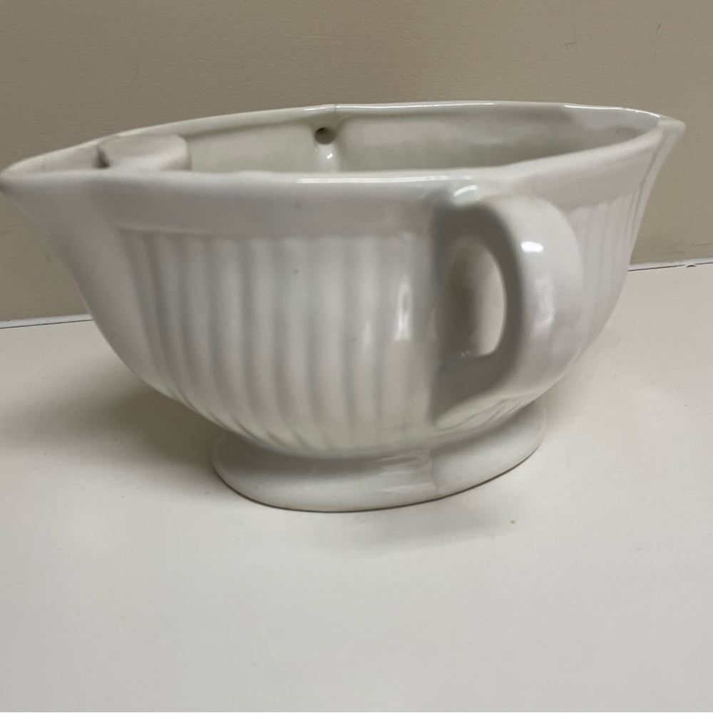 California Pottery USA 990 | Vintage | Double Handle Gravy Boat | Double Spout